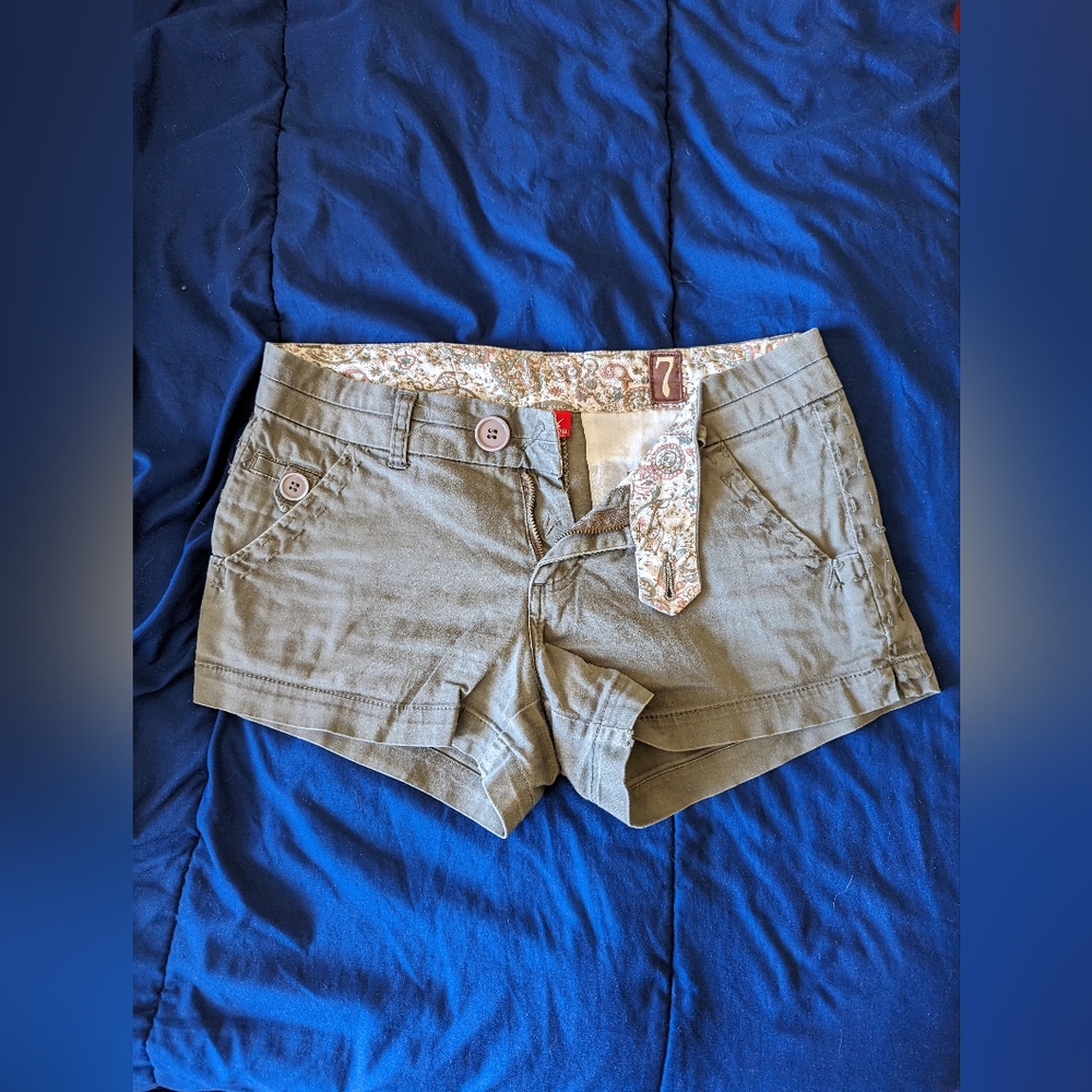 Olive green shorts size 28 / 7